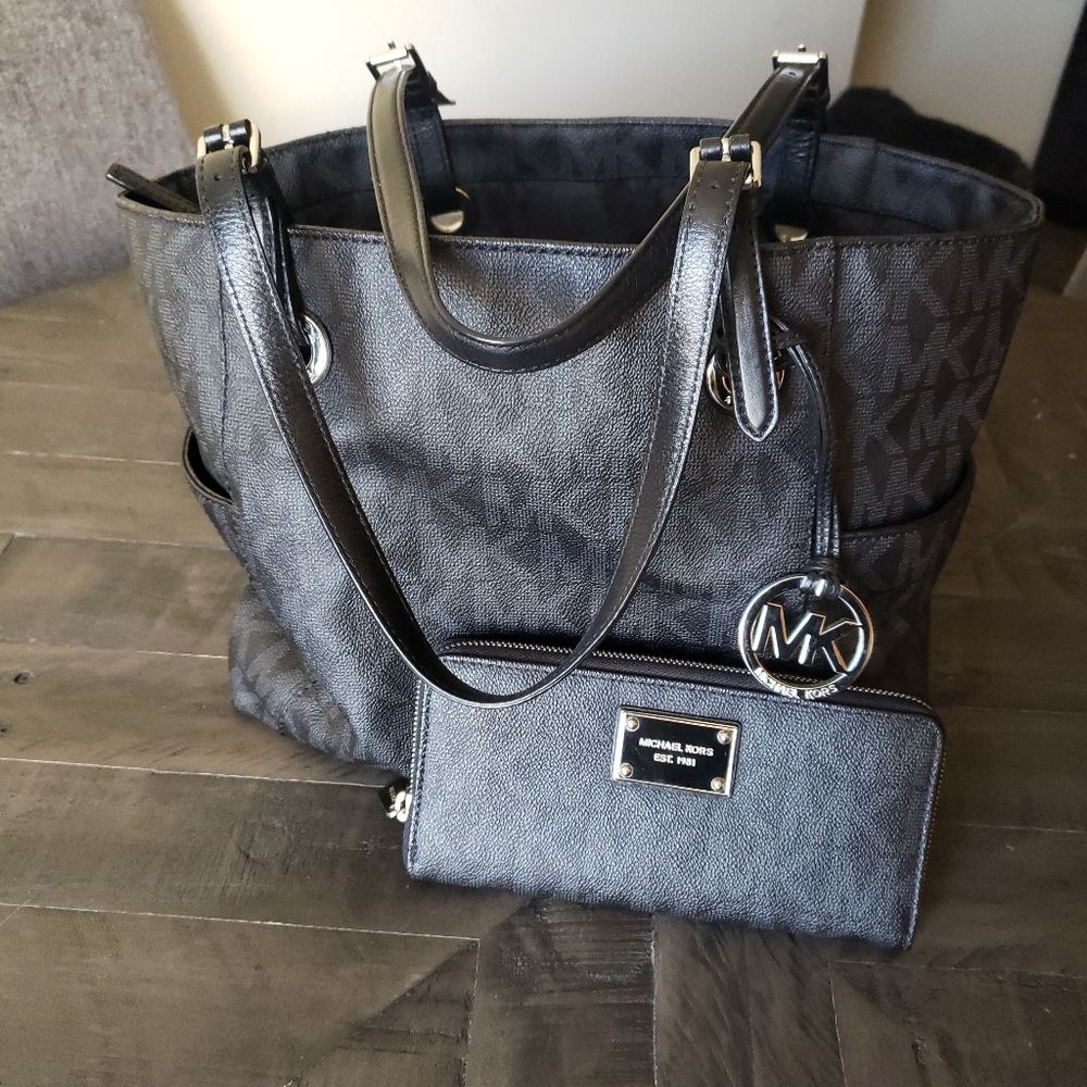 *SOLD* Michael Kors tote & wallet